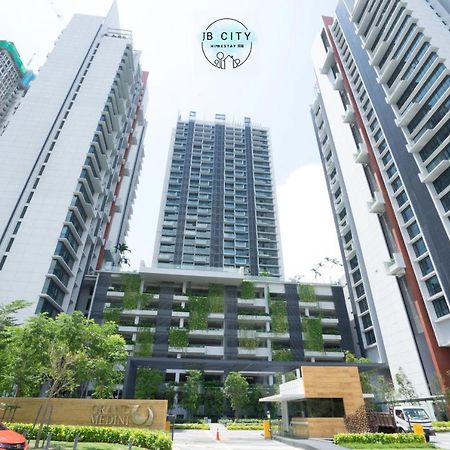 Grand Medini Suites By Rr Jbcity ヌサジャヤ エクステリア 写真