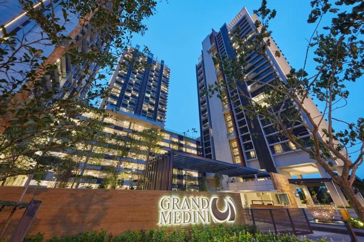 Grand Medini Suites By Rr Jbcity ヌサジャヤ エクステリア 写真