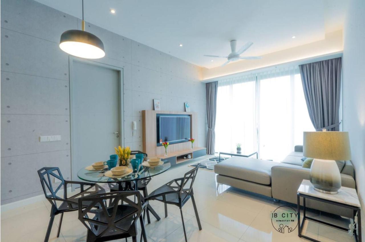 Grand Medini Suites By Rr Jbcity ヌサジャヤ エクステリア 写真