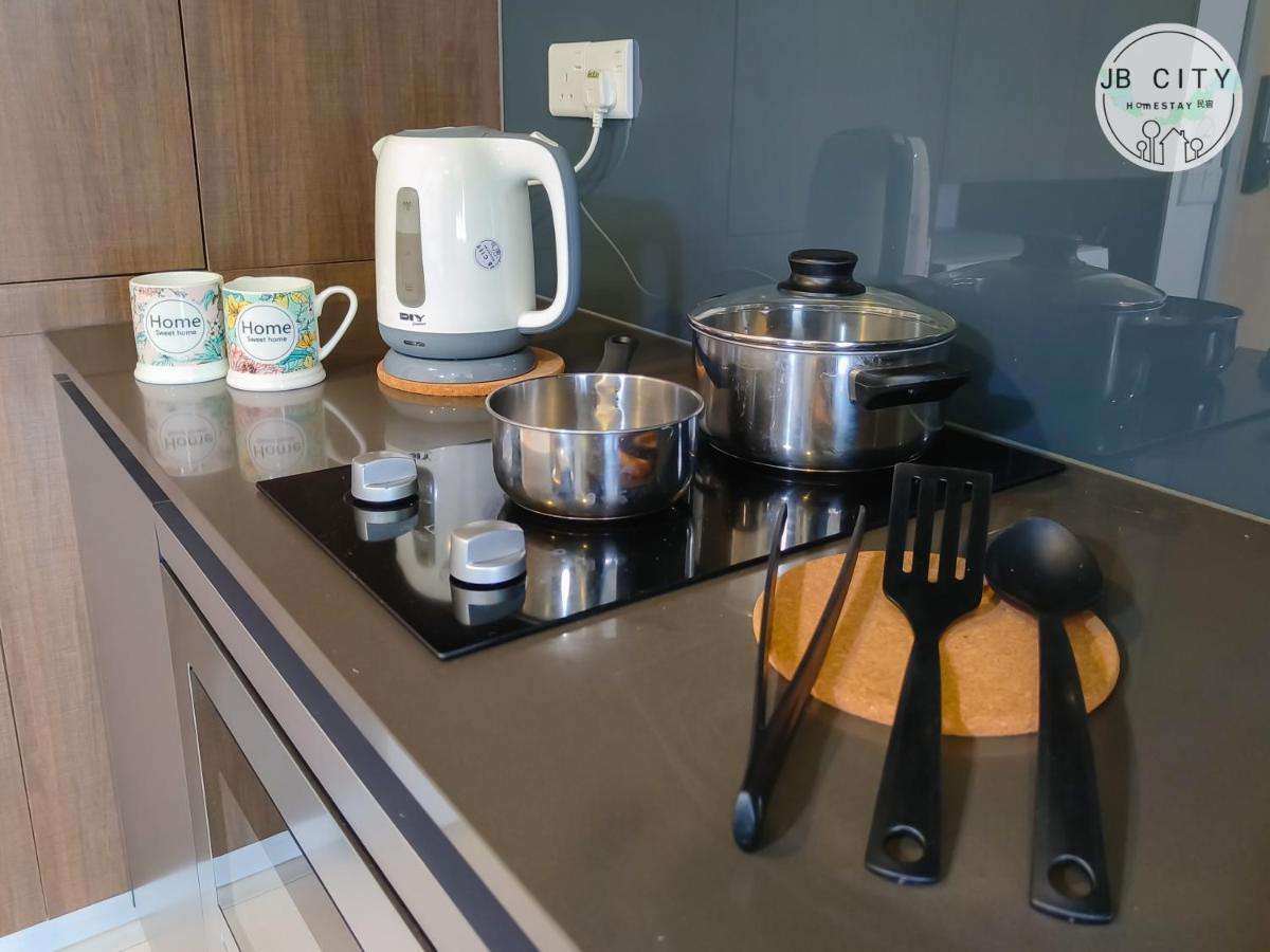 Grand Medini Suites By Rr Jbcity ヌサジャヤ エクステリア 写真