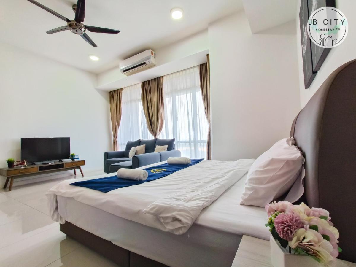 Grand Medini Suites By Rr Jbcity ヌサジャヤ エクステリア 写真