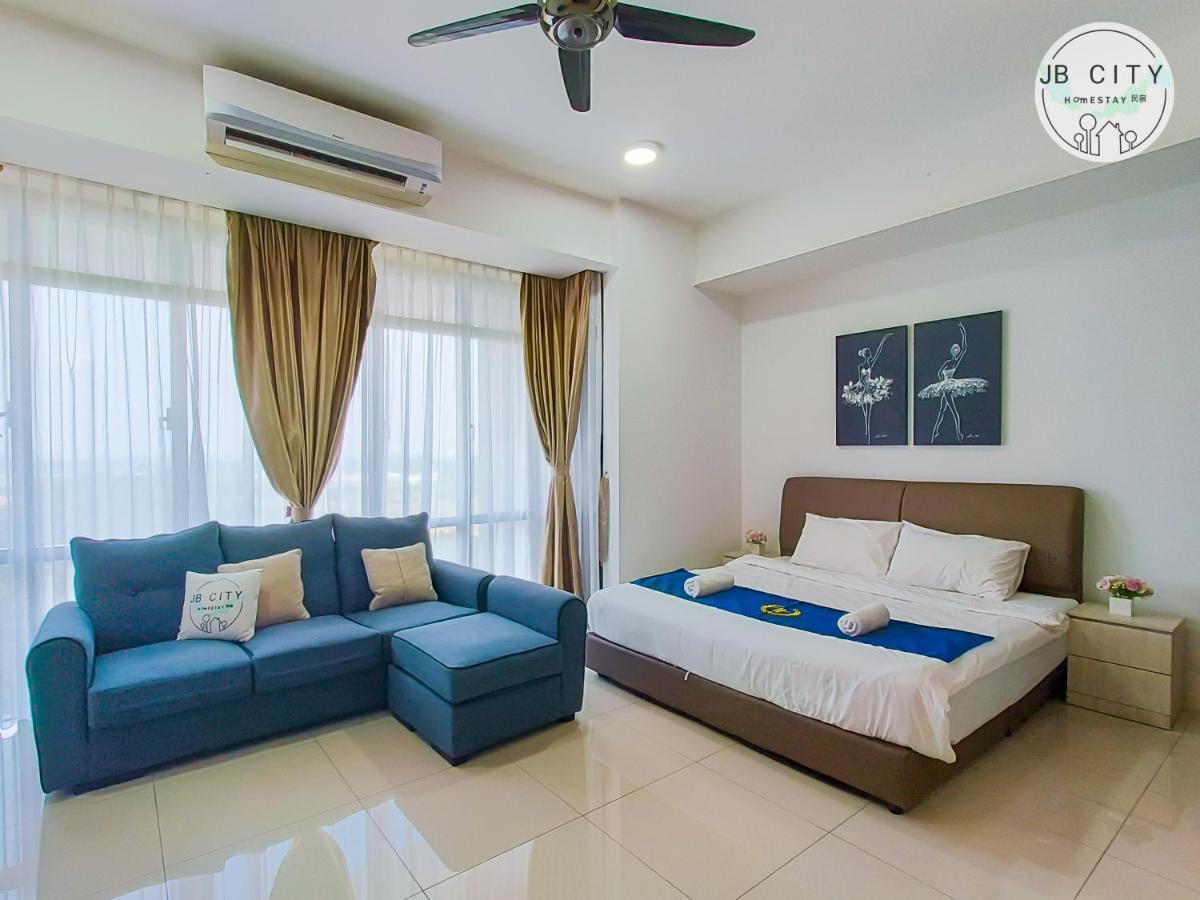 Grand Medini Suites By Rr Jbcity ヌサジャヤ エクステリア 写真