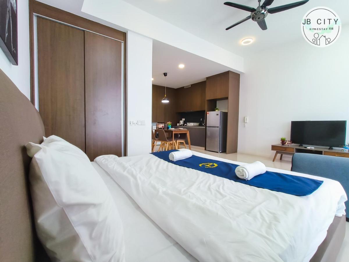 Grand Medini Suites By Rr Jbcity ヌサジャヤ エクステリア 写真
