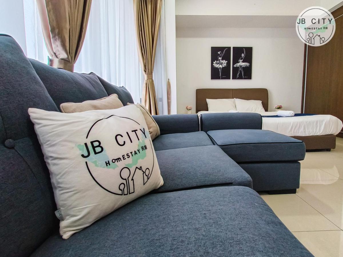 Grand Medini Suites By Rr Jbcity ヌサジャヤ エクステリア 写真