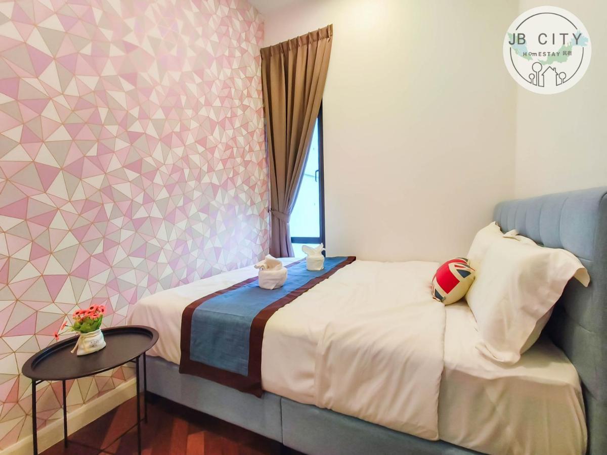 Grand Medini Suites By Rr Jbcity ヌサジャヤ エクステリア 写真