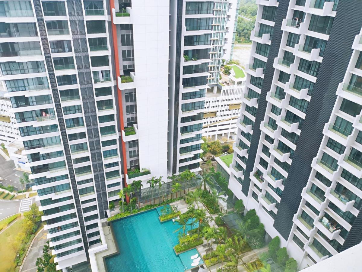 Grand Medini Suites By Rr Jbcity ヌサジャヤ エクステリア 写真