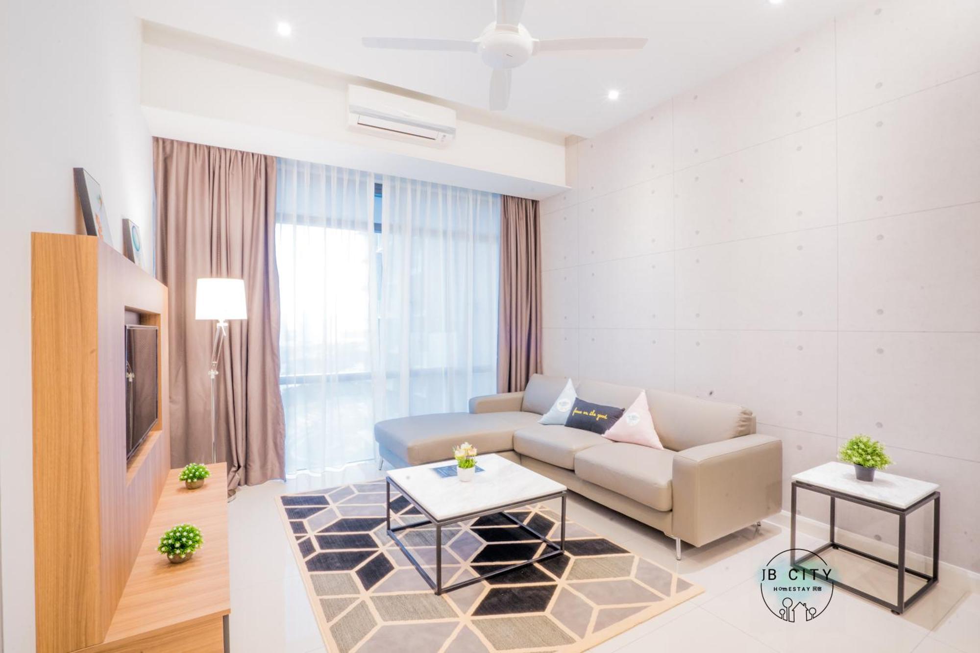 Grand Medini Suites By Rr Jbcity ヌサジャヤ エクステリア 写真