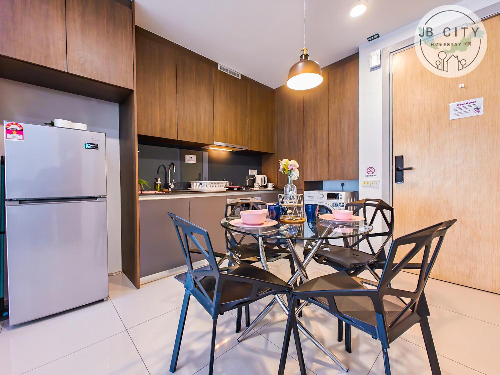 Grand Medini Suites By Rr Jbcity ヌサジャヤ エクステリア 写真
