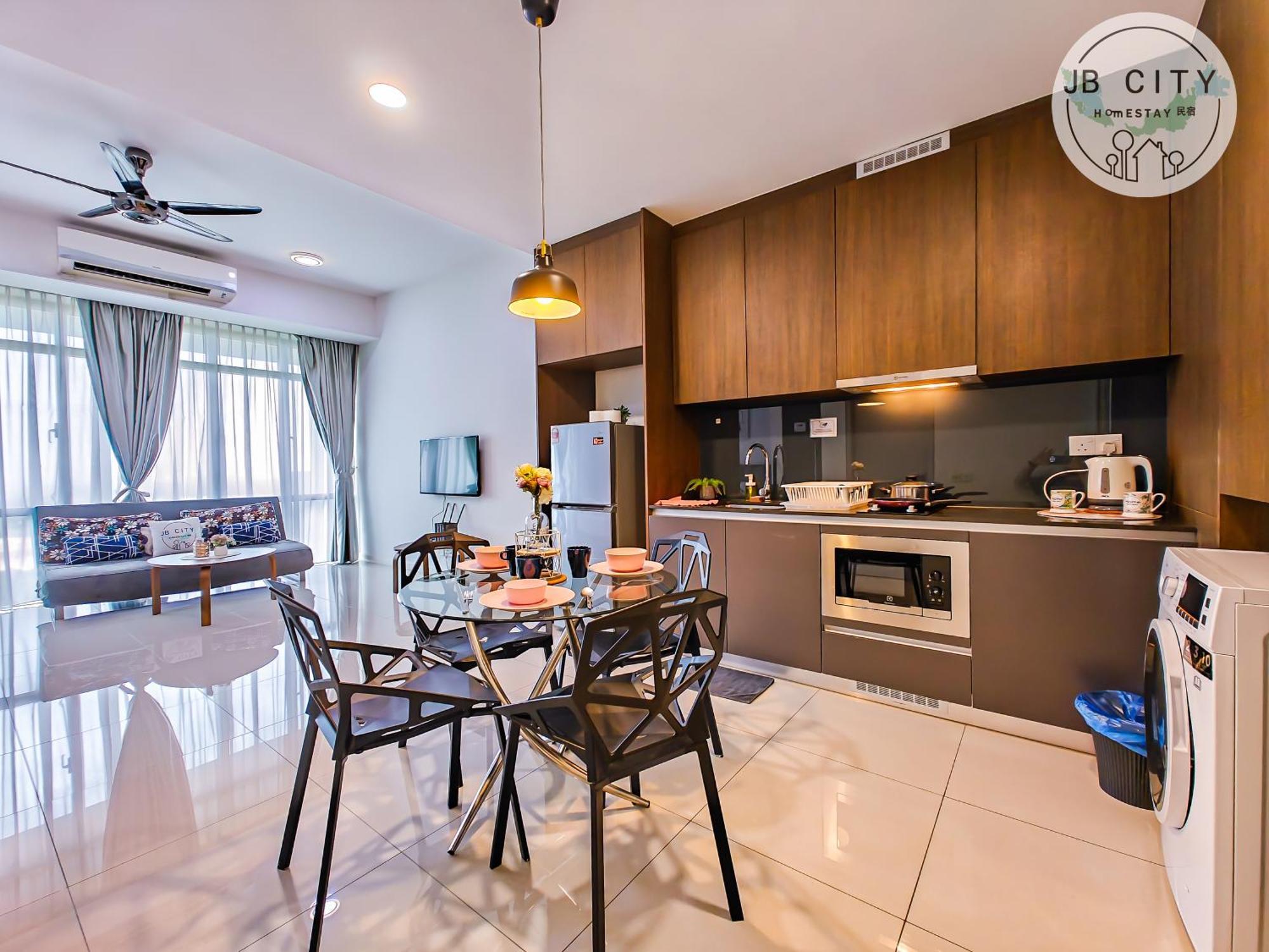 Grand Medini Suites By Rr Jbcity ヌサジャヤ エクステリア 写真