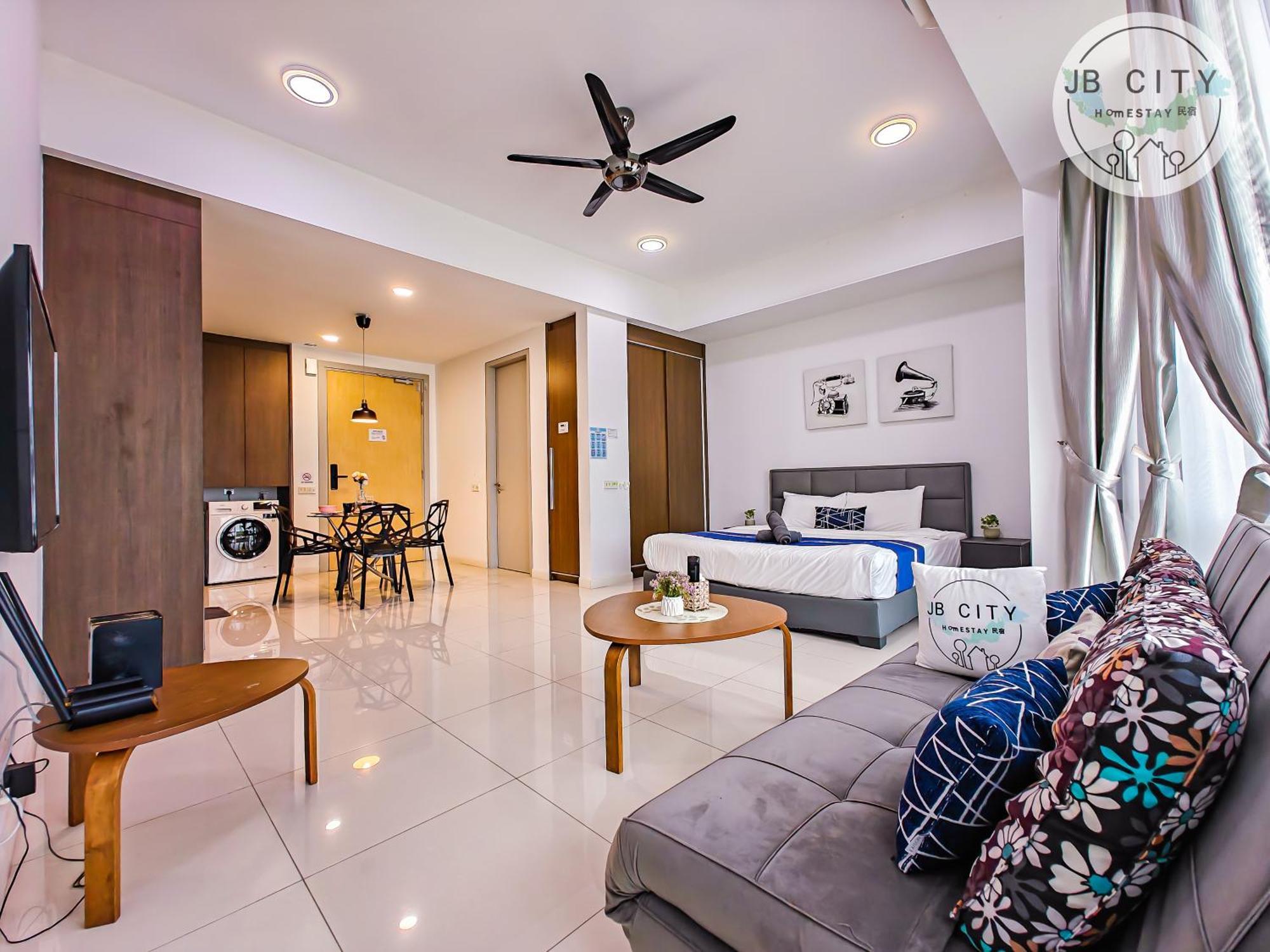 Grand Medini Suites By Rr Jbcity ヌサジャヤ エクステリア 写真