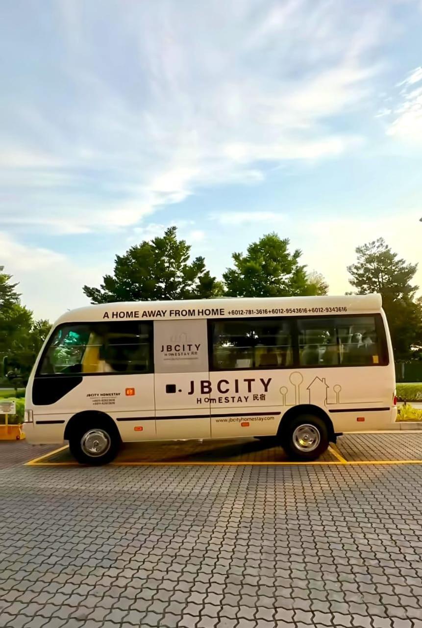 Grand Medini Suites By Rr Jbcity ヌサジャヤ エクステリア 写真