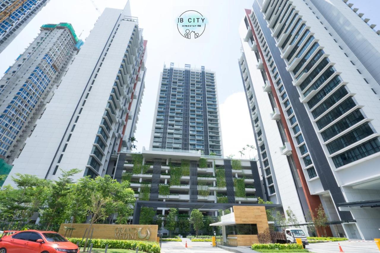 Grand Medini Suites By Rr Jbcity ヌサジャヤ エクステリア 写真
